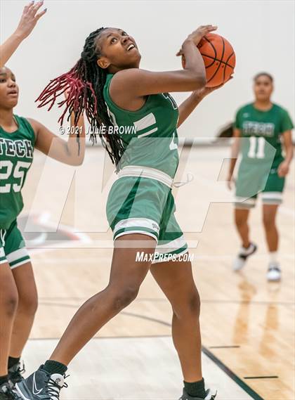 Thumbnail 1 in Indianapolis Arsenal Technical vs Park Tudor (Park Tudor Shootout) photogallery.
