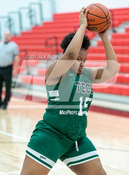 Thumbnail 1 in Indianapolis Arsenal Technical vs Park Tudor (Park Tudor Shootout) photogallery.