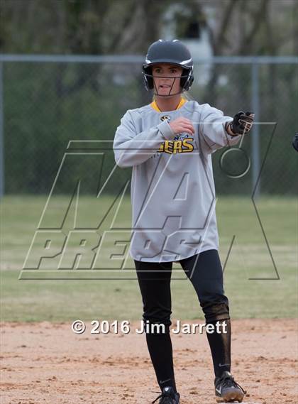 Thumbnail 3 in Hernando vs. Bartlett photogallery.