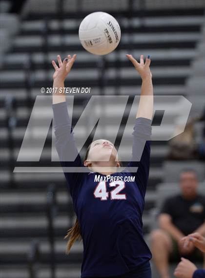 Thumbnail 2 in King vs. Norco photogallery.