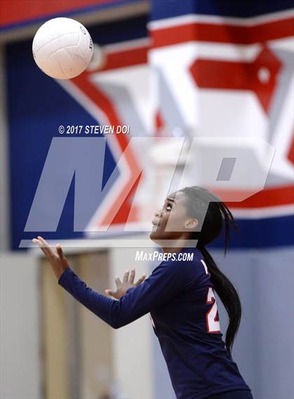 Thumbnail 3 in King vs. Norco photogallery.