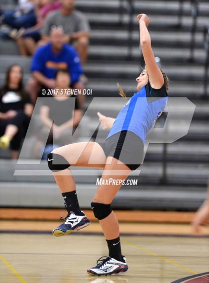 Thumbnail 2 in King vs. Norco photogallery.