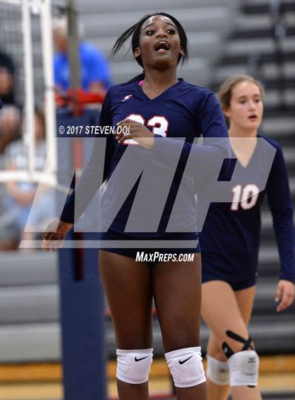 Thumbnail 2 in King vs. Norco photogallery.