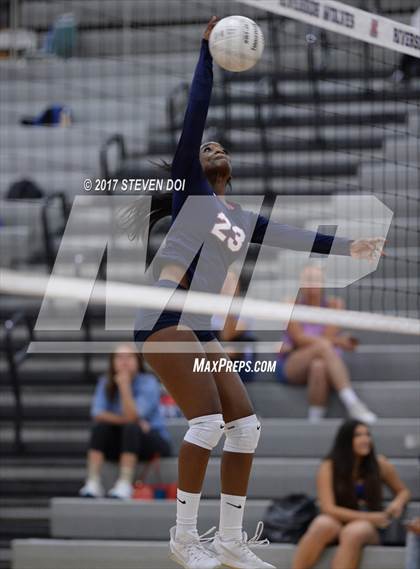 Thumbnail 2 in King vs. Norco photogallery.