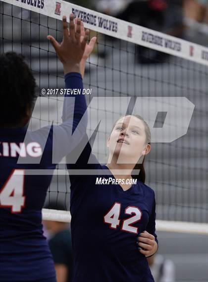 Thumbnail 3 in King vs. Norco photogallery.