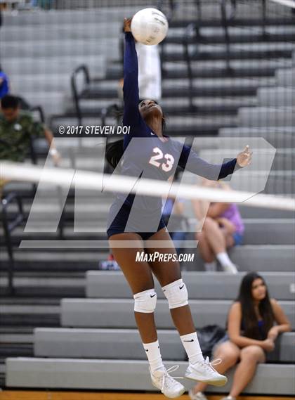 Thumbnail 1 in King vs. Norco photogallery.
