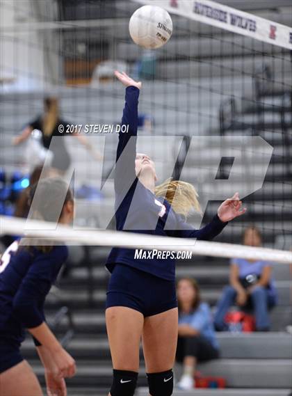 Thumbnail 3 in King vs. Norco photogallery.