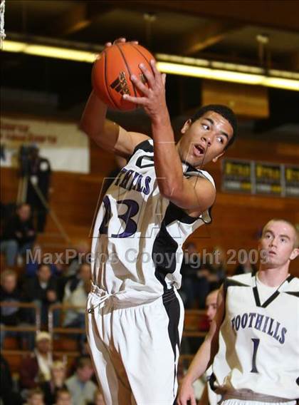Thumbnail 2 in Newark Memorial vs. Foothills Christian (MaxPreps Holiday Classic) photogallery.