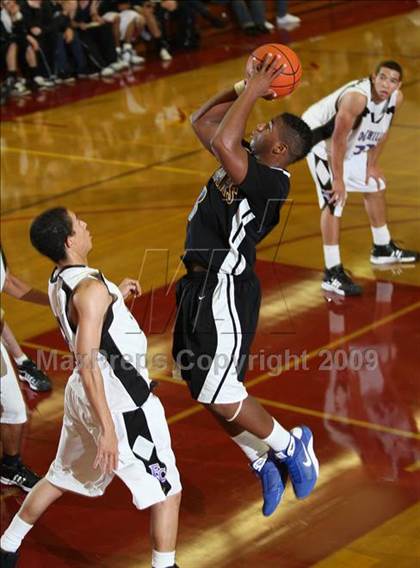Thumbnail 2 in Newark Memorial vs. Foothills Christian (MaxPreps Holiday Classic) photogallery.