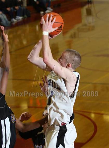 Thumbnail 3 in Newark Memorial vs. Foothills Christian (MaxPreps Holiday Classic) photogallery.