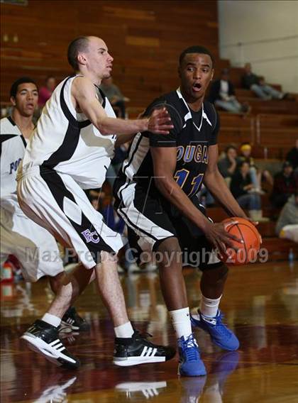 Thumbnail 2 in Newark Memorial vs. Foothills Christian (MaxPreps Holiday Classic) photogallery.