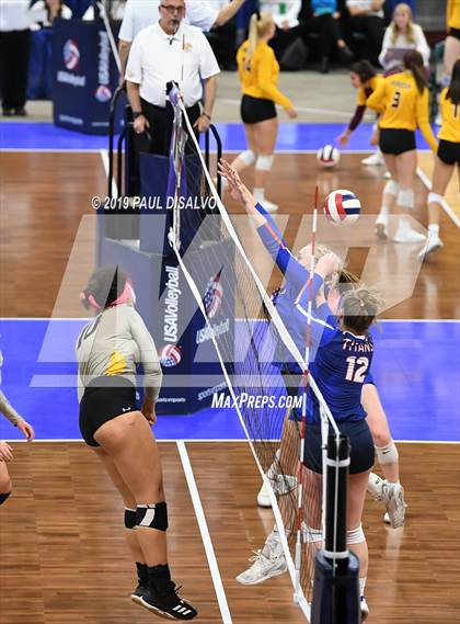 Thumbnail 3 in Legend vs. Fort Collins (CHSAA 5a Playoff) photogallery.