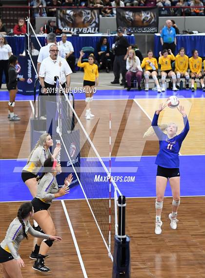 Thumbnail 1 in Legend vs. Fort Collins (CHSAA 5a Playoff) photogallery.