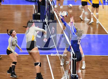 Thumbnail 1 in Legend vs. Fort Collins (CHSAA 5a Playoff) photogallery.