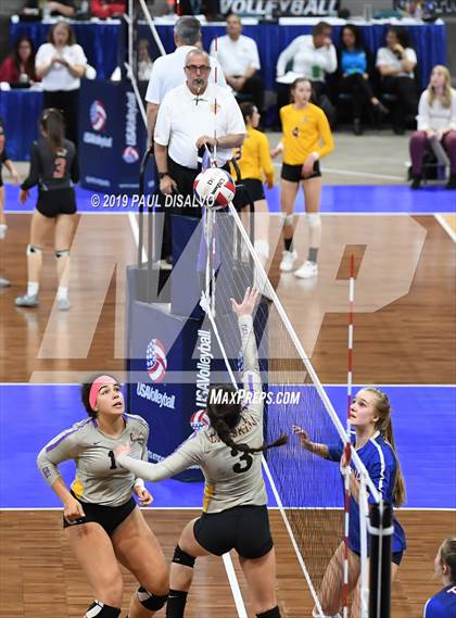 Thumbnail 1 in Legend vs. Fort Collins (CHSAA 5a Playoff) photogallery.