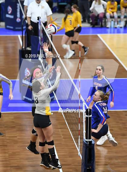 Thumbnail 1 in Legend vs. Fort Collins (CHSAA 5a Playoff) photogallery.