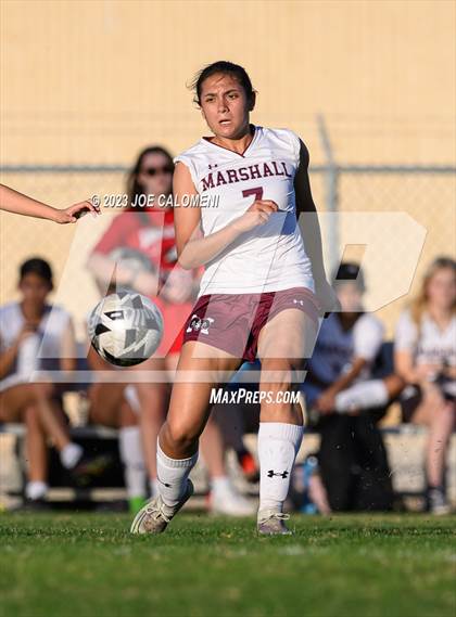 Thumbnail 2 in Marshall vs Lee photogallery.