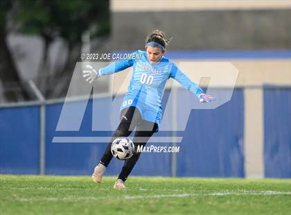 Thumbnail 3 in Marshall vs Lee photogallery.