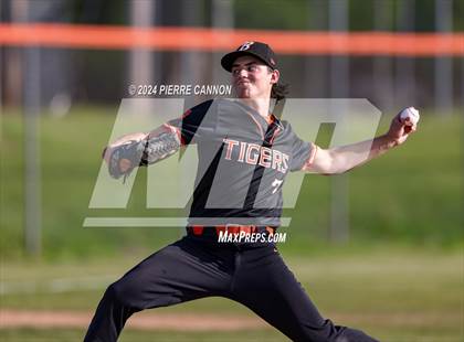 Thumbnail 2 in York vs Brentsville District (VHSL Class 3 State Quarterfinal) photogallery.