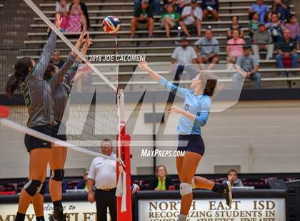 Thumbnail 3 in Reagan [Ronald] vs Johnson (NEISD Volleyball Tournament) photogallery.