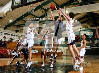 Thumbnail 2 in Pleasant Grove vs Benicia (Adidas Challenge) photogallery.