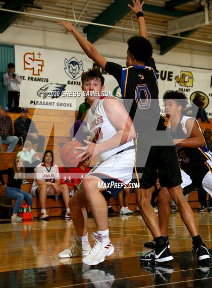 Thumbnail 3 in Pleasant Grove vs Benicia (Adidas Challenge) photogallery.