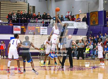 Thumbnail 2 in East St. Louis vs. Decatur MacArthur (Prairie Farms Holiday Basketball Classic) photogallery.