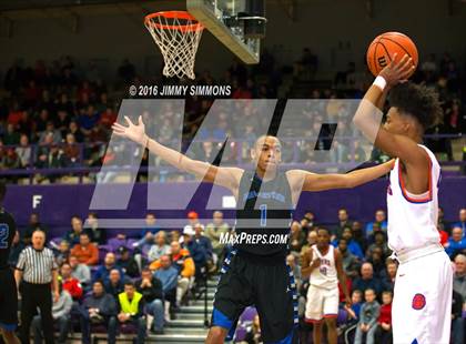 Thumbnail 1 in East St. Louis vs. Decatur MacArthur (Prairie Farms Holiday Basketball Classic) photogallery.