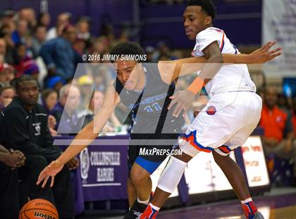Thumbnail 2 in East St. Louis vs. Decatur MacArthur (Prairie Farms Holiday Basketball Classic) photogallery.