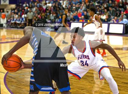 Thumbnail 1 in East St. Louis vs. Decatur MacArthur (Prairie Farms Holiday Basketball Classic) photogallery.