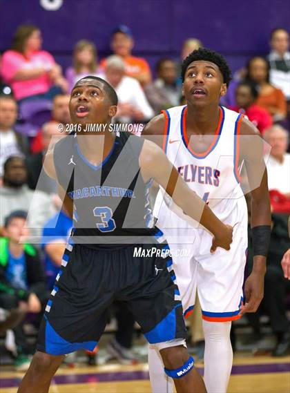 Thumbnail 1 in East St. Louis vs. Decatur MacArthur (Prairie Farms Holiday Basketball Classic) photogallery.