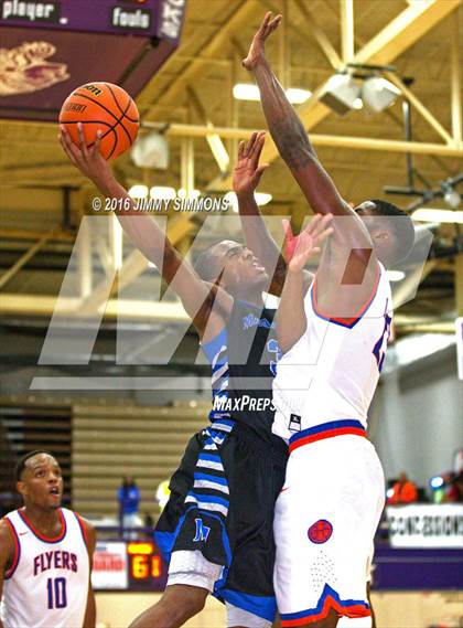 Thumbnail 2 in East St. Louis vs. Decatur MacArthur (Prairie Farms Holiday Basketball Classic) photogallery.