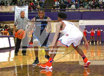 Thumbnail 3 in East St. Louis vs. Decatur MacArthur (Prairie Farms Holiday Basketball Classic) photogallery.