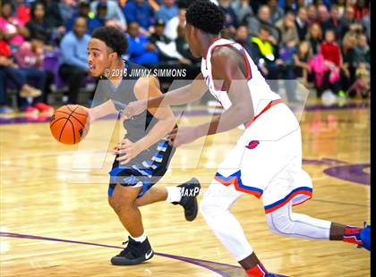 Thumbnail 1 in East St. Louis vs. Decatur MacArthur (Prairie Farms Holiday Basketball Classic) photogallery.