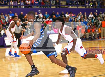 Thumbnail 2 in East St. Louis vs. Decatur MacArthur (Prairie Farms Holiday Basketball Classic) photogallery.