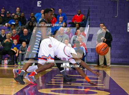 Thumbnail 1 in East St. Louis vs. Decatur MacArthur (Prairie Farms Holiday Basketball Classic) photogallery.