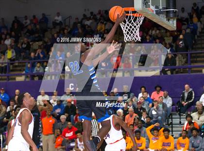Thumbnail 2 in East St. Louis vs. Decatur MacArthur (Prairie Farms Holiday Basketball Classic) photogallery.