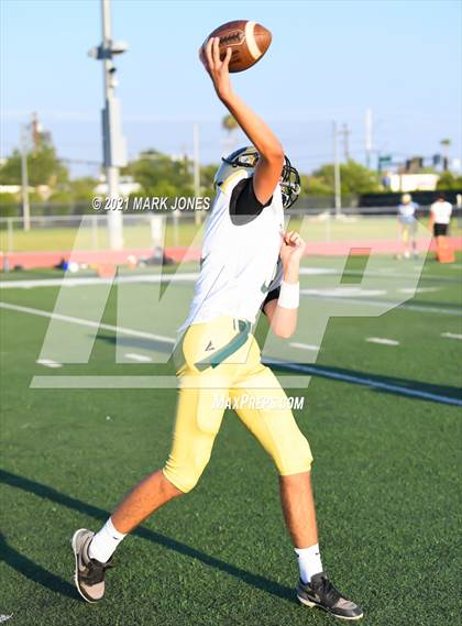 Thumbnail 1 in Brophy College Prep vs. Basha (JV) photogallery.