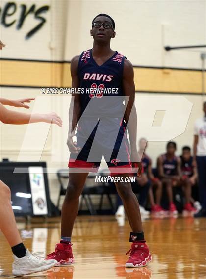 Thumbnail 2 in Benjamin Davis vs. Klein (Conroe Christmas Classic) photogallery.