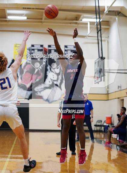 Thumbnail 3 in Benjamin Davis vs. Klein (Conroe Christmas Classic) photogallery.