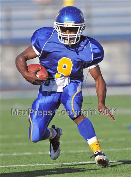 Thumbnail 2 in Roosevelt vs. John Glenn (Long Island Class 4 Final) photogallery.