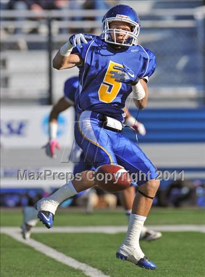 Thumbnail 1 in Roosevelt vs. John Glenn (Long Island Class 4 Final) photogallery.