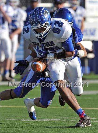 Thumbnail 3 in Roosevelt vs. John Glenn (Long Island Class 4 Final) photogallery.