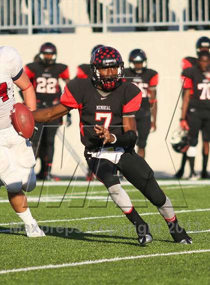 Thumbnail 1 in Manvel vs. Port Arthur Memorial (UIL 5A Division 2 Bi-District Playoff) photogallery.