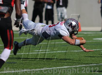 Thumbnail 1 in Manvel vs. Port Arthur Memorial (UIL 5A Division 2 Bi-District Playoff) photogallery.