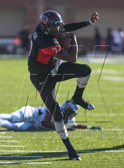 Thumbnail 2 in Manvel vs. Port Arthur Memorial (UIL 5A Division 2 Bi-District Playoff) photogallery.