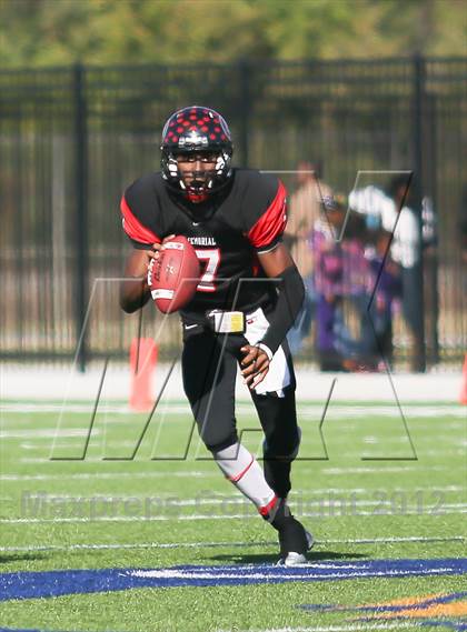 Thumbnail 1 in Manvel vs. Port Arthur Memorial (UIL 5A Division 2 Bi-District Playoff) photogallery.
