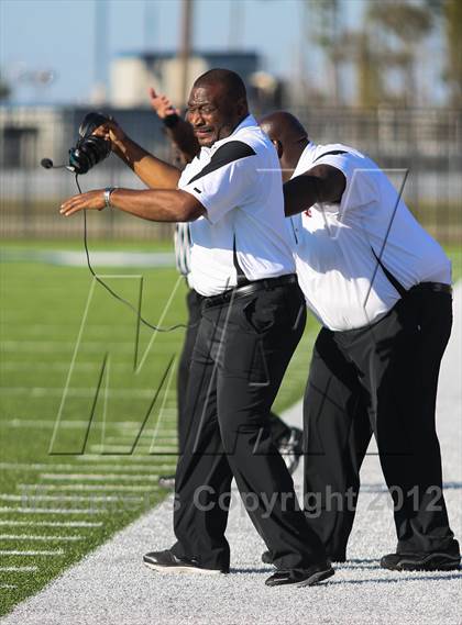 Thumbnail 2 in Manvel vs. Port Arthur Memorial (UIL 5A Division 2 Bi-District Playoff) photogallery.