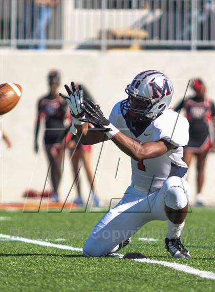 Thumbnail 3 in Manvel vs. Port Arthur Memorial (UIL 5A Division 2 Bi-District Playoff) photogallery.