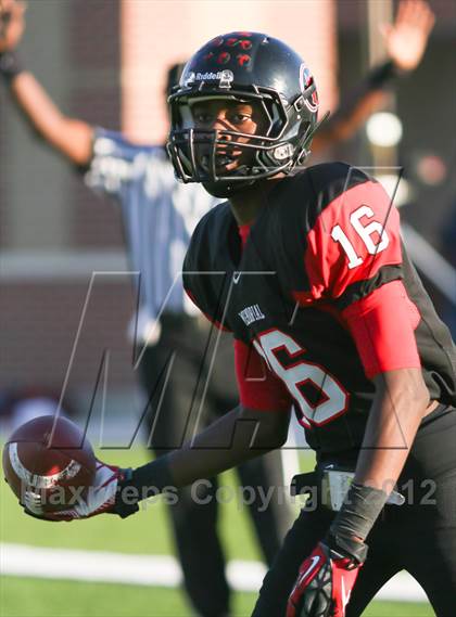 Thumbnail 2 in Manvel vs. Port Arthur Memorial (UIL 5A Division 2 Bi-District Playoff) photogallery.